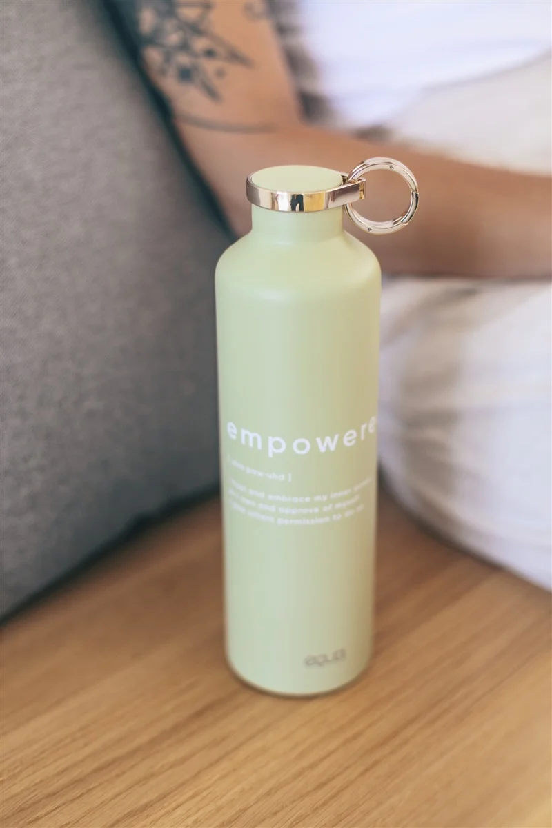 Equa kovová láhev Classy Empowered 680ml